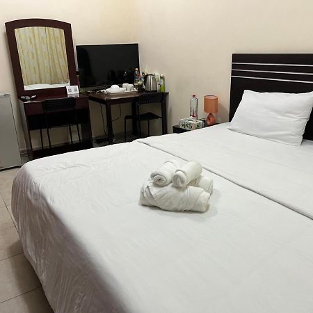 Master Room Attached Bathroom Dubai Exteriör bild