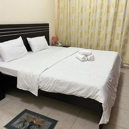 Master Room Attached Bathroom Dubai Exteriör bild