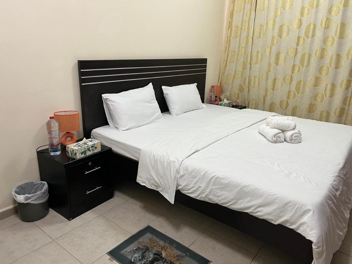 Master Room Attached Bathroom Dubai Exteriör bild