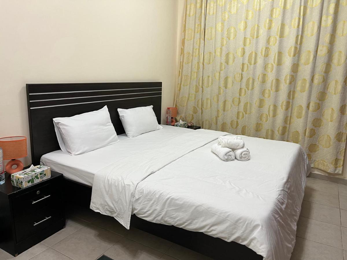 Master Room Attached Bathroom Dubai Exteriör bild
